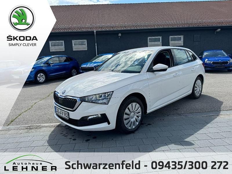 Weiß Gebraucht 2021 Skoda Scala Cool Plus Kleinwagen | 17.999 € (Fairer Preis) - Bild 1/4