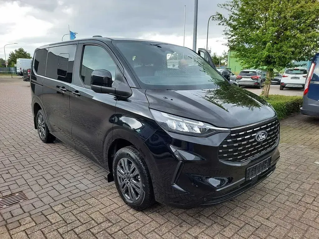 Gebraucht Ford Tourneo Titanium 136 PS (100 kW) 2025 Schwarz Van / Kleinbus