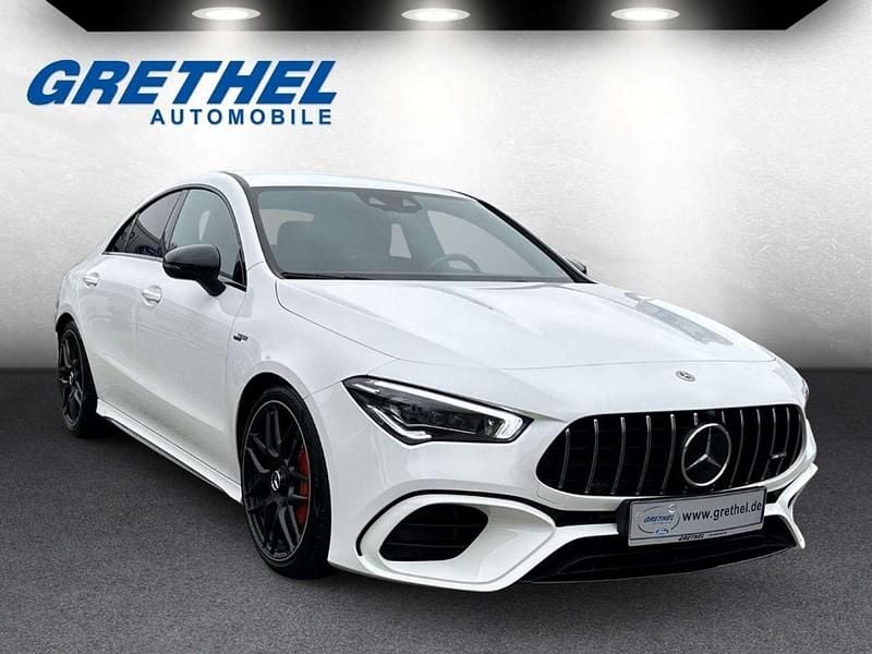 Weiss Gebraucht 2022 Mercedes CLA45 AMG Sport Limousine | 46.750 € (Fairer Preis) - Bild 1/4