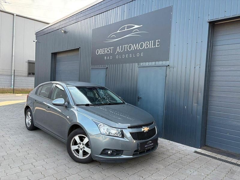 Grau Gebraucht 2012 Chevrolet Cruze Limousine | 3.750 € (Fairer Preis) - Bild 1/4