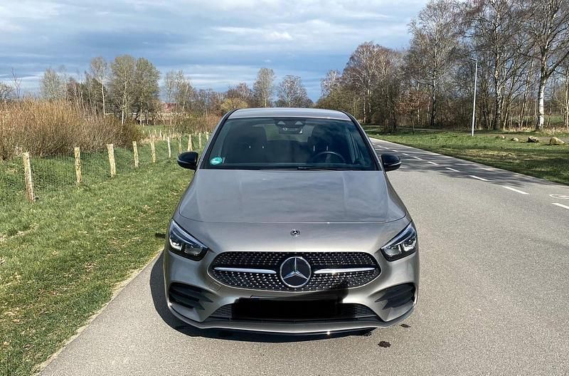 Usata Mercedes B220 Style 190 CV (139 kW) 2019 Argento Monovolume