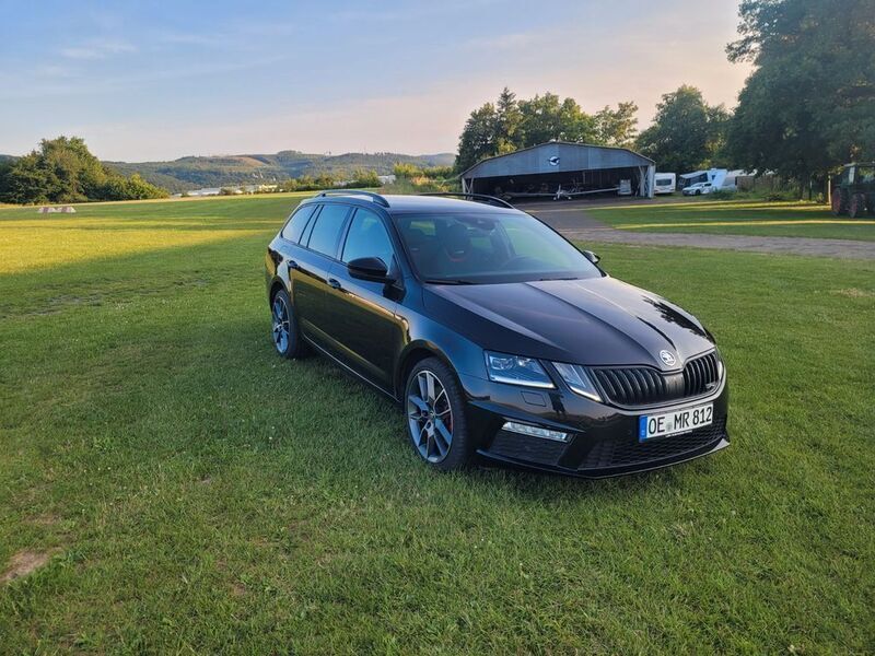 Schwarz Gebraucht 2017 Skoda Octavia RS Kombi | 21.000 € (Etwas zu teuer) - Bild 1/4