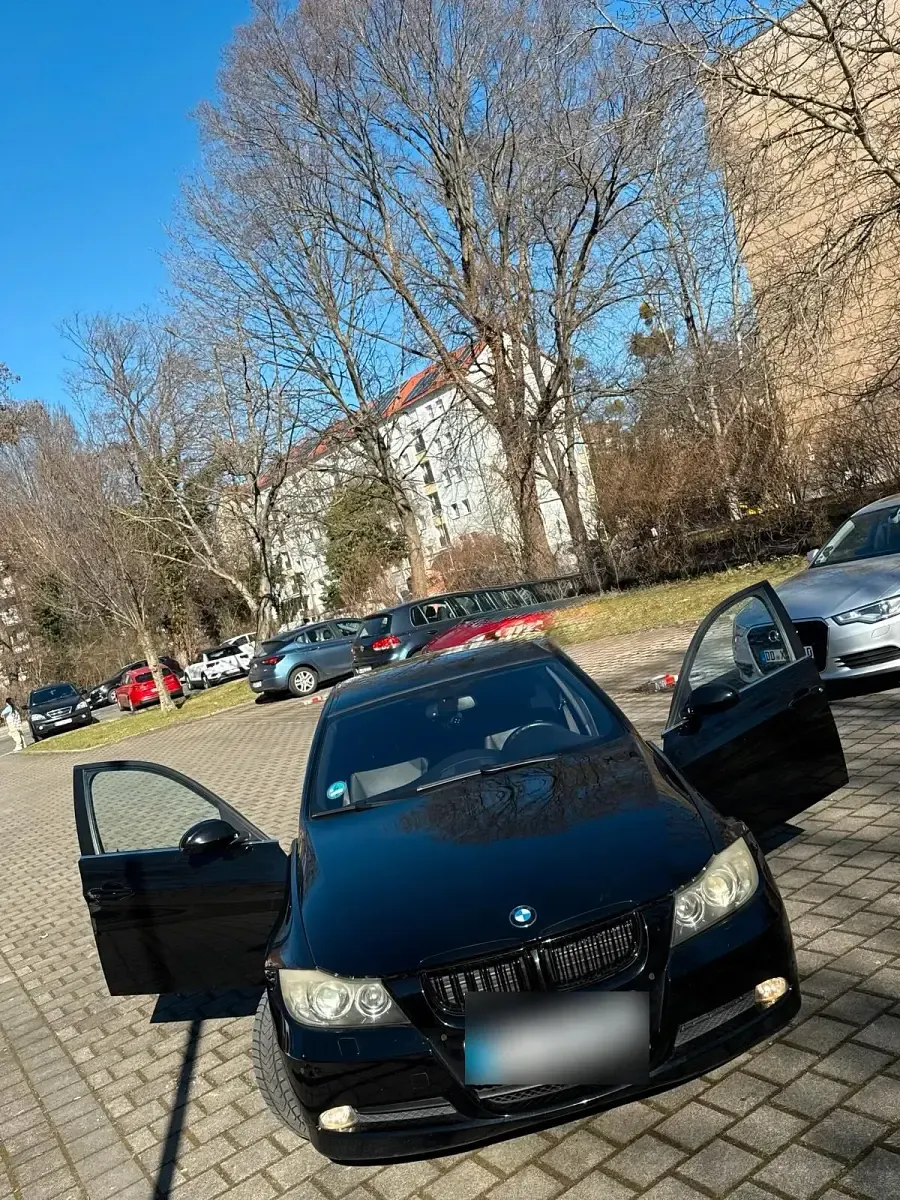 Gebraucht BMW 325 197 PS (144 kW) 2008 Schwarz Limousine
