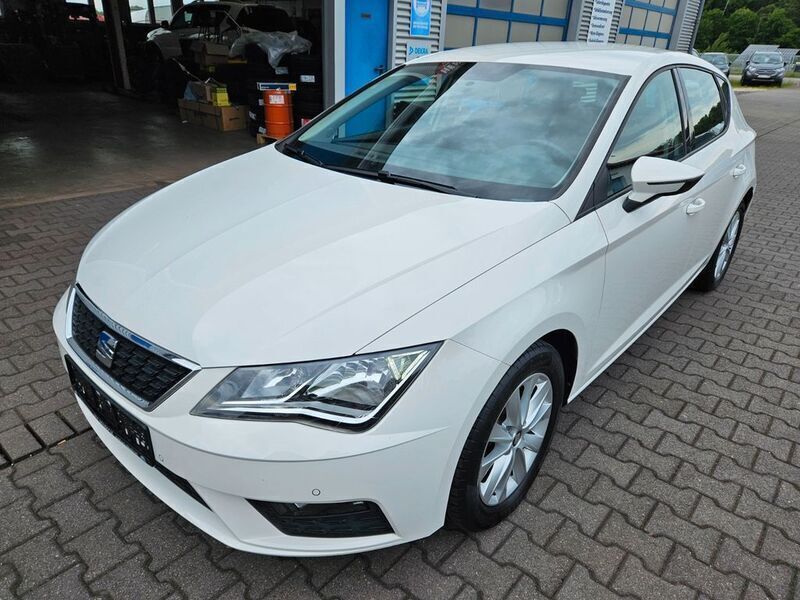 Weiß Gebraucht 2019 Seat Leon Style Limousine | 11.790 € (Fairer Preis) - Bild 1/4