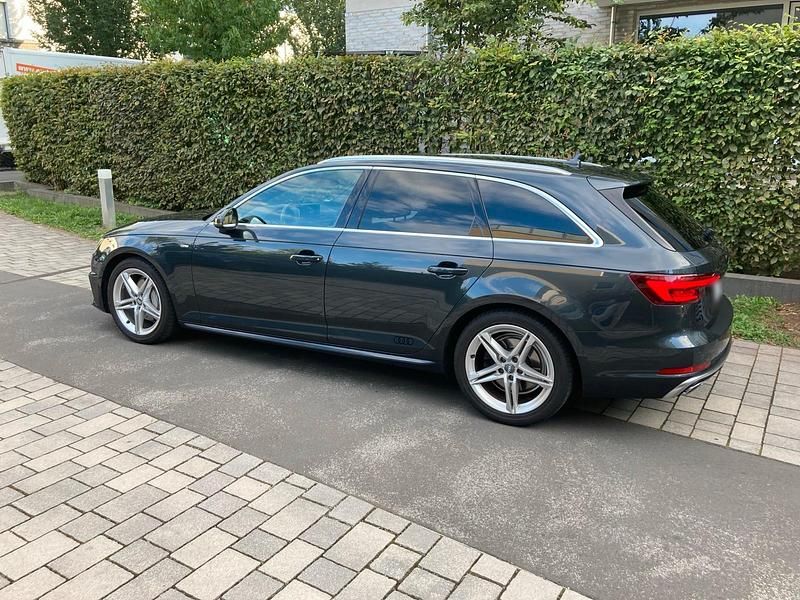 Gebraucht Audi A4 S-Line 190 PS (139 kW) 2019 Grau Kombi