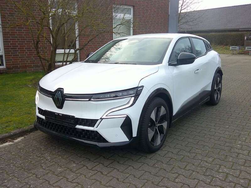 Hell weiß Gebraucht 2022 Renault Mégane Techno Limousine | 28.499 € (Guter Preis) - Bild 1/4