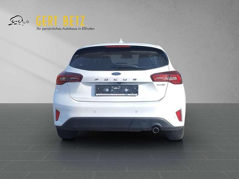 Gebraucht Ford Focus Titanium 125 PS (91 kW) 2022 Frostweiss Limousine