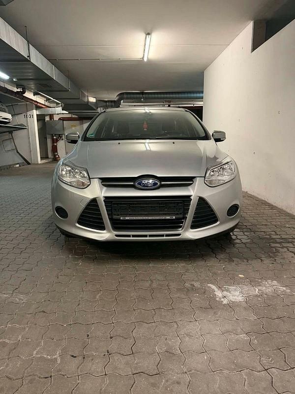 Gebraucht Ford Focus Ambiente 101 PS (74 kW) 2014 Grau Kombi