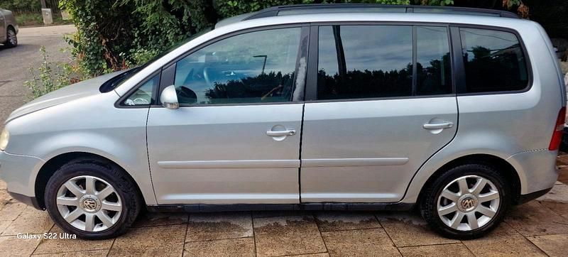 Silber Gebraucht 2006 VW Touran Van / Kleinbus | 1.000 € (Superpreis) - Bild 1/4