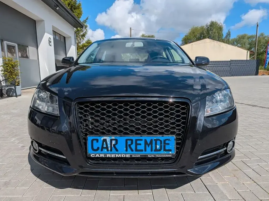 Używany Audi A3 Attraction 105 KM (77 kW) 2012 Czarny Hatchback
