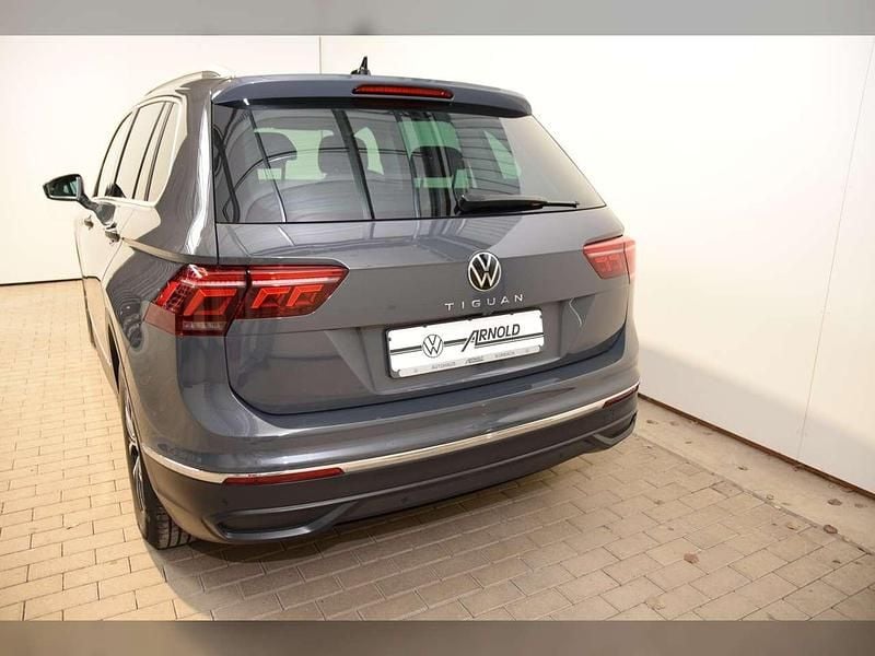 Gebraucht VW Tiguan Life 131 PS (96 kW) 2021 Delfingrau metallic SUV