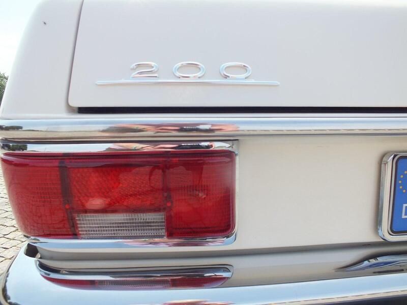 Weiß Gebraucht 1972 Mercedes 200/8 Limousine | 21.900 € - Bild 1/4