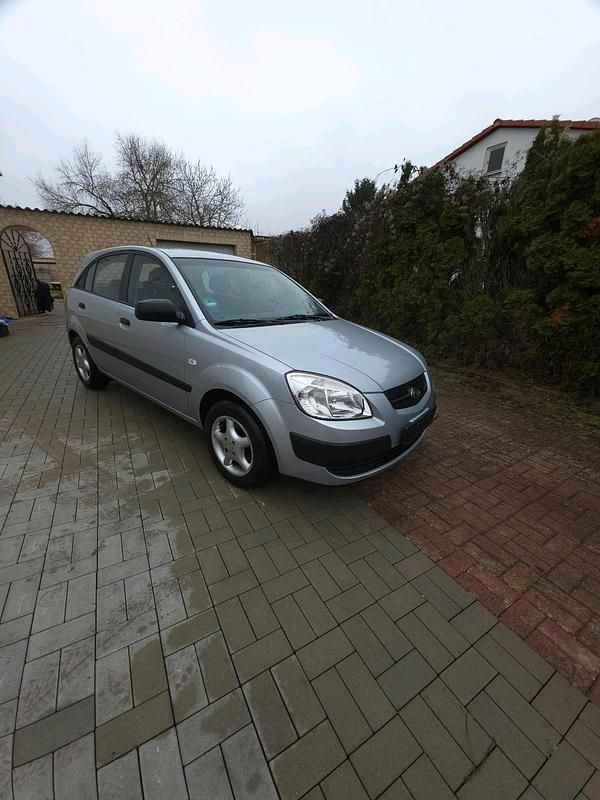 Braun Gebraucht 2006 Kia Rio Kleinwagen | 2.300 € (Fairer Preis) - Bild 1/4