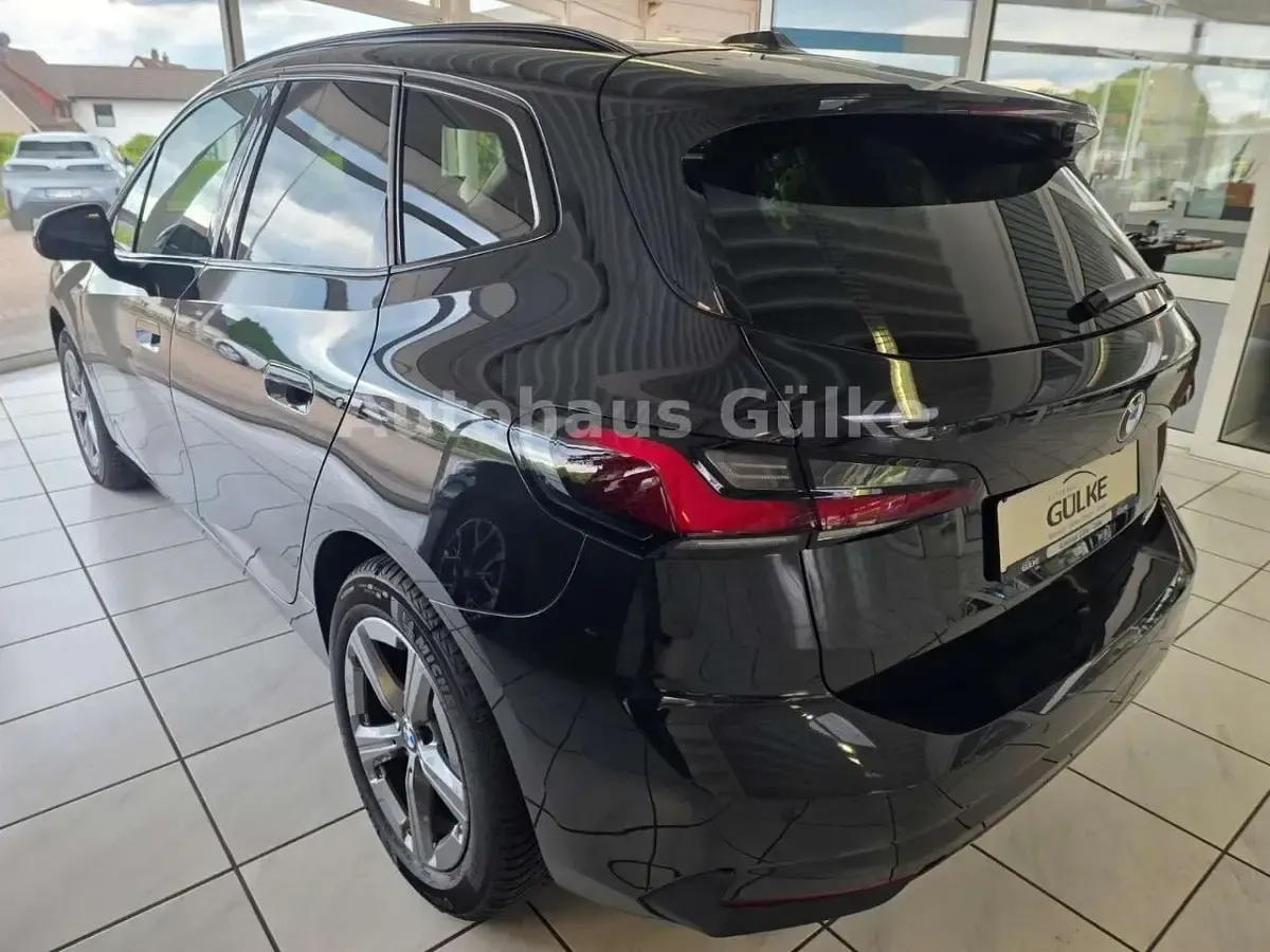 Gebraucht BMW 218 136 PS (100 kW) 2025 Black sapphire metallic Van / Kleinbus