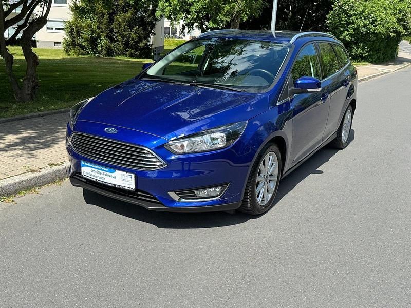 Gebraucht Ford Focus Titanium 125 PS (91 kW) 2017 Blau Kombi