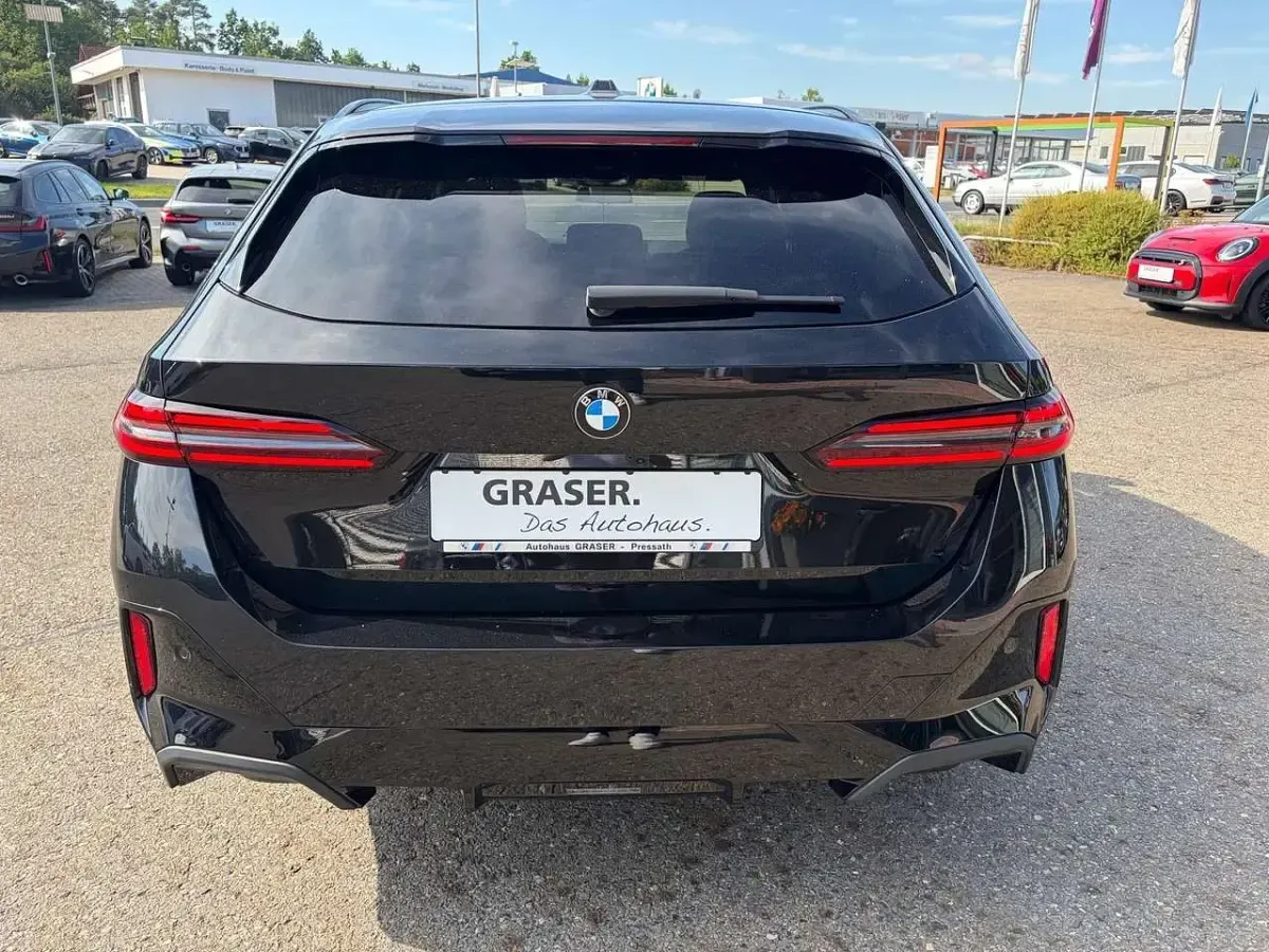 Gebraucht BMW 520 M Sport 197 PS (144 kW) 2024 Schwarz Kombi