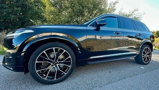 Schwarz Gebraucht 2017 Volvo XC90 Inscription SUV | 26.000 € (Superpreis) - Bild 1/4