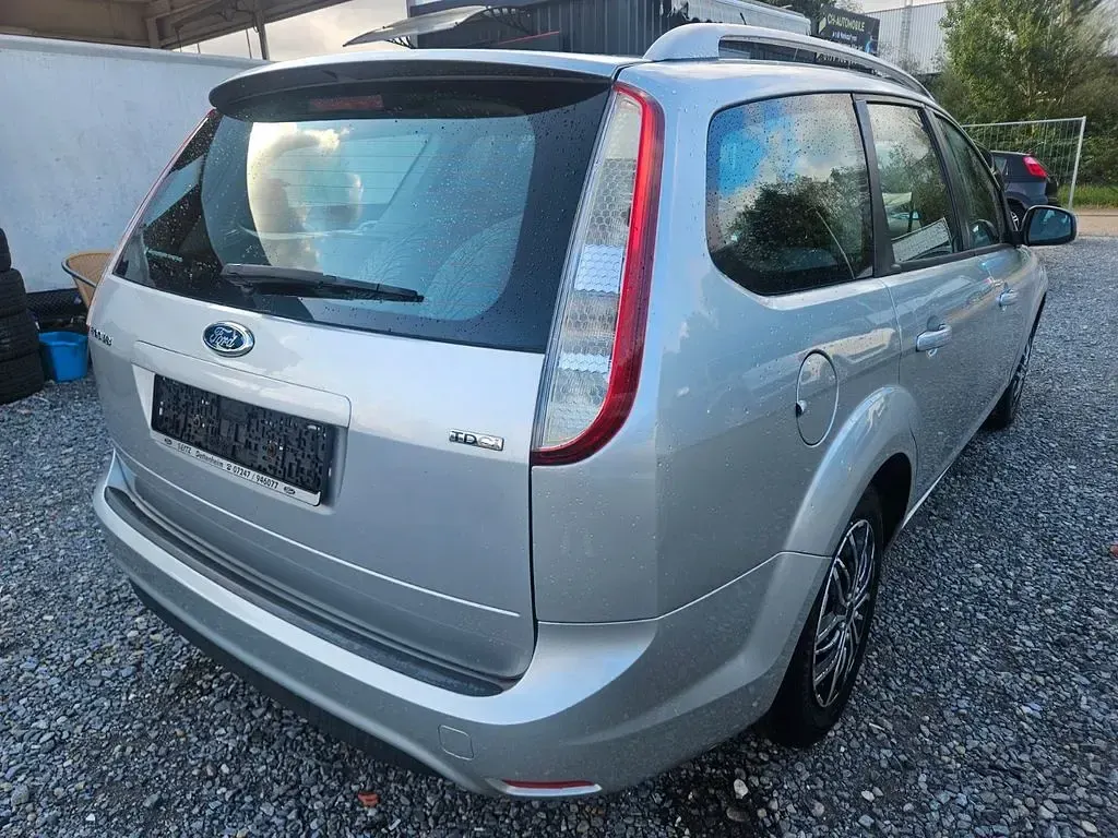 Gebraucht Ford Focus 109 PS (80 kW) 2009 Silber Limousine