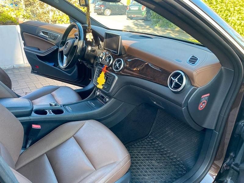 Gebraucht Mercedes CLA220 170 PS (125 kW) 2014 Braun Limousine