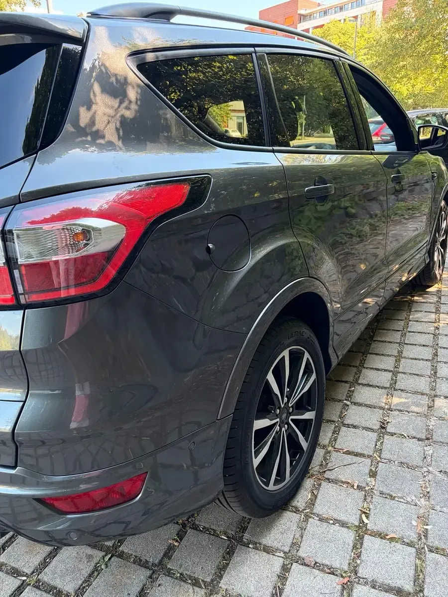 Gebraucht Ford Kuga ST-Line 150 PS (110 kW) 2018 Grau SUV