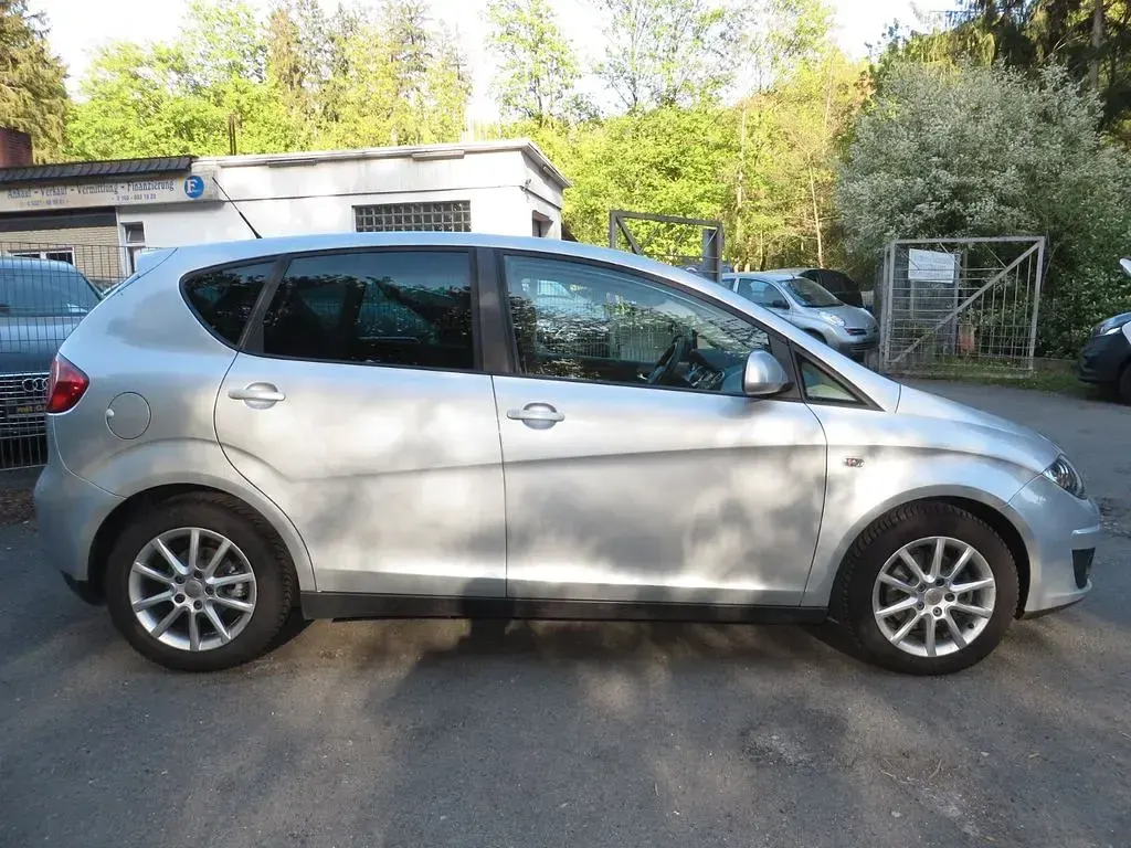 Używany Seat Altea Copa 105 KM (77 kW) 2013 Srebrny Sedan/Limuzyna