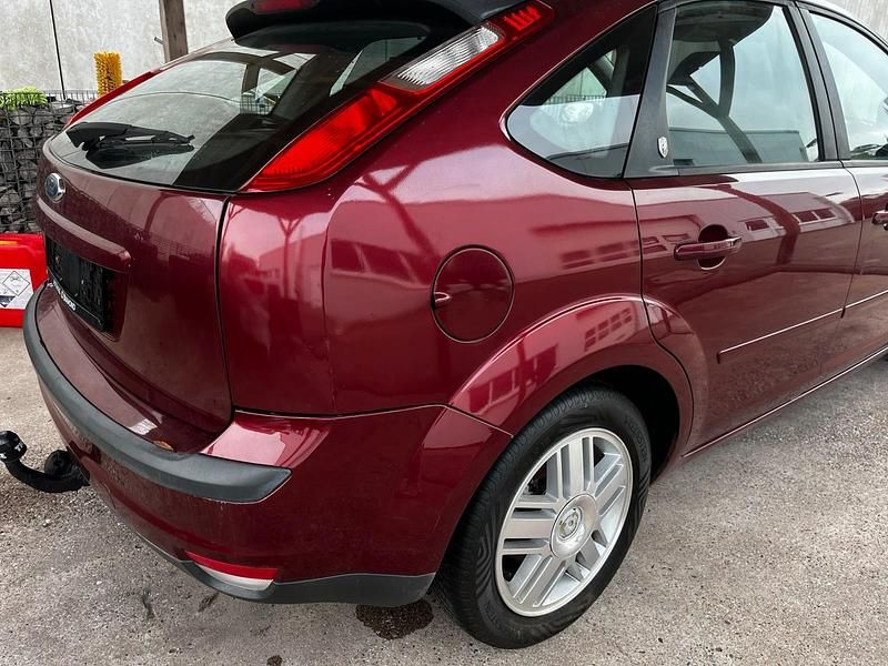 Gebraucht Ford Focus 101 PS (74 kW) 2005 Rot Limousine