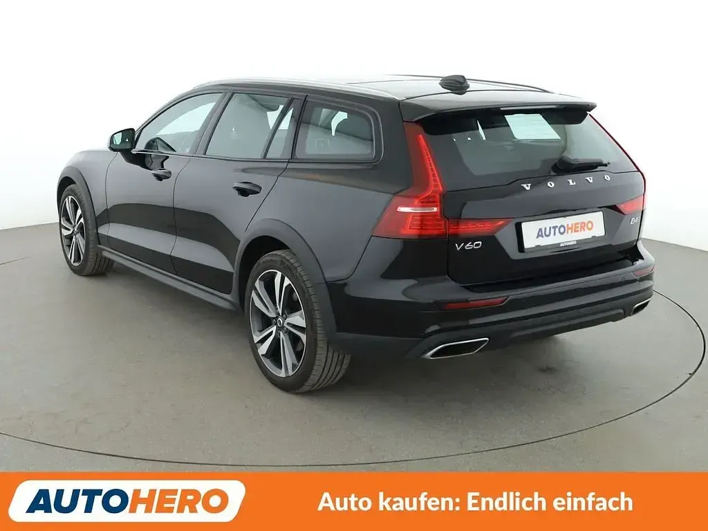 Gebraucht Volvo V60 CC 197 PS (144 kW) 2022 Schwarz Kombi