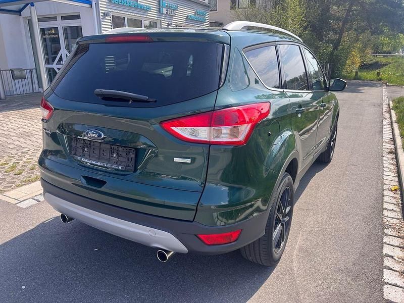 Gebraucht Ford Kuga Trend 150 PS (110 kW) 2016 Grün SUV