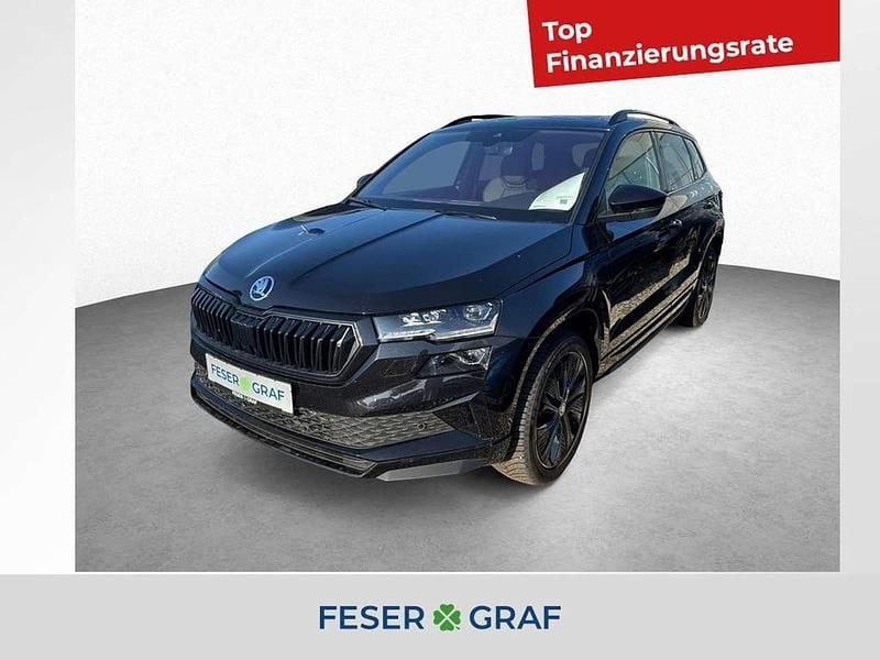 Blackmagicperleffekt Gebraucht 2024 Skoda Karoq SportLine SUV | 35.460 € (Etwas zu teuer) - Bild 1/4