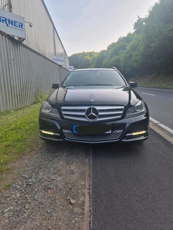 Schwarz Gebraucht 2013 Mercedes C220 Avantgarde Kombi | 8.650 € (Superpreis) - Bild 1/4