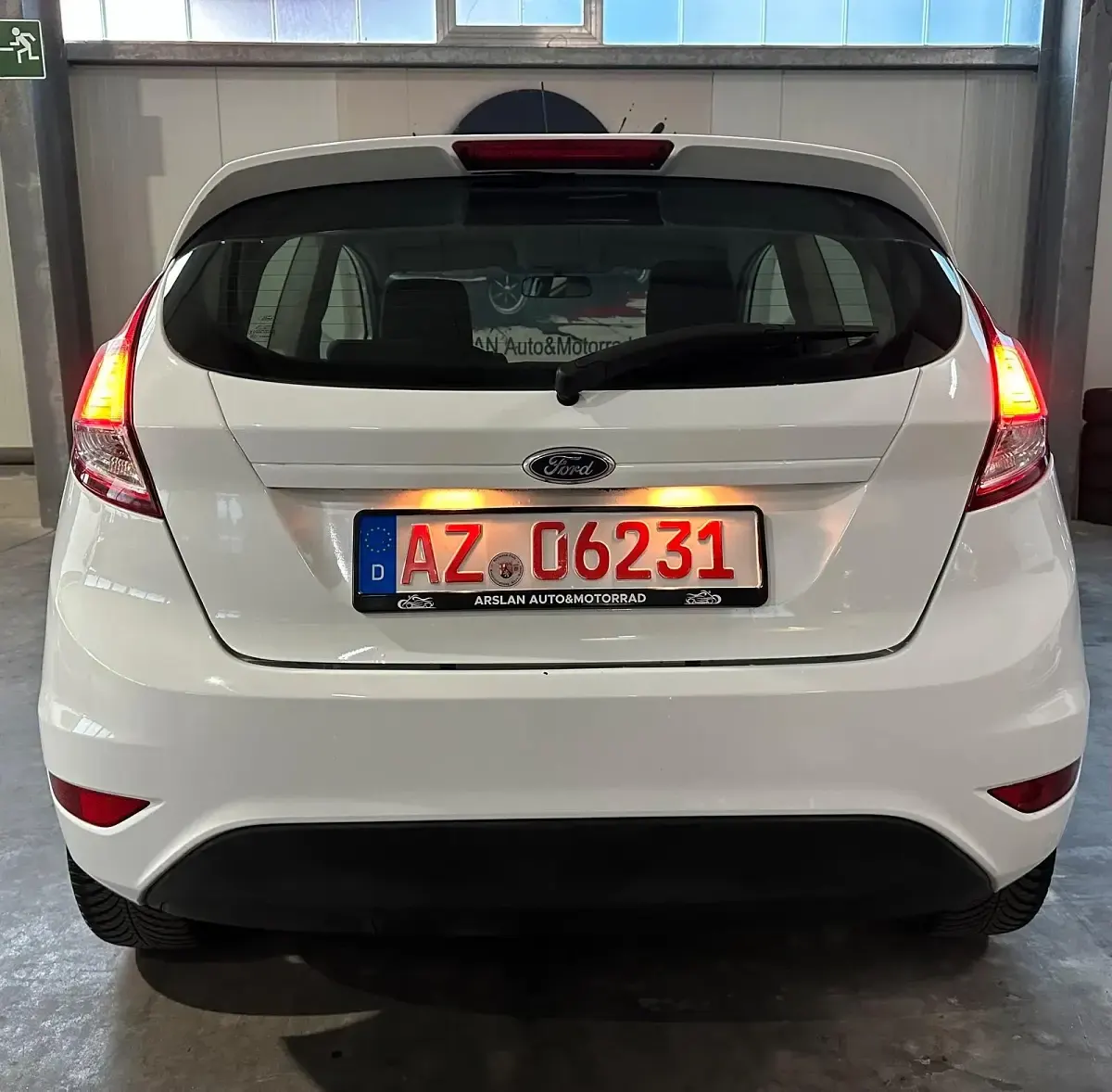 Gebraucht Ford Fiesta Trend 97 PS (71 kW) 2016 Weiß Kleinwagen