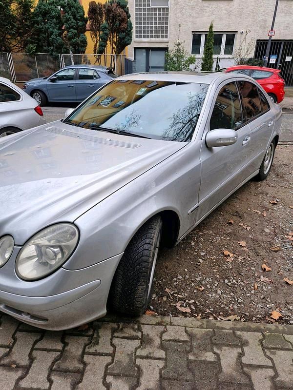 Gebraucht Mercedes E200 122 PS (89 kW) 2004 Silber Limousine