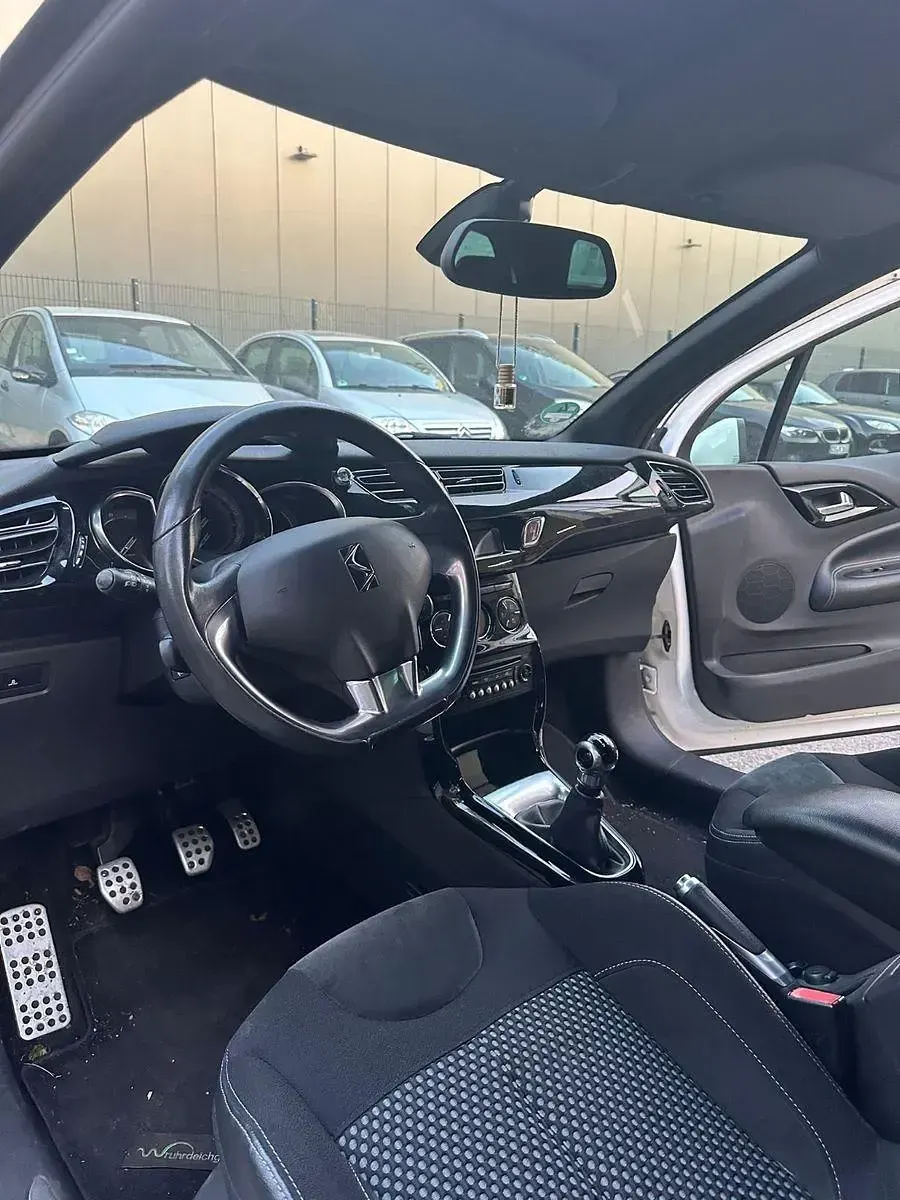 Gebraucht Citroën DS3 So Chic 120 PS (88 kW) 2010 Weiß Kleinwagen