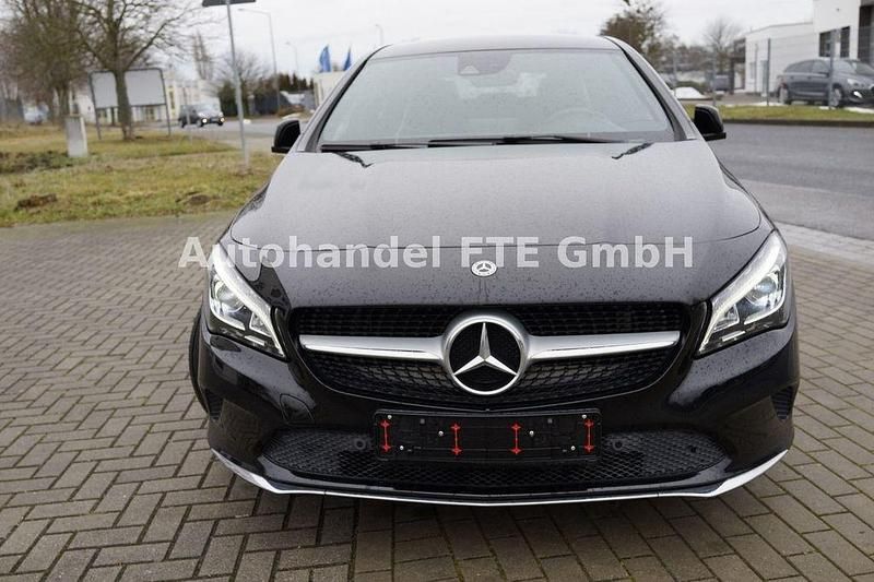 Gebraucht Mercedes CLA200 Shooting Brake 156 PS (114 kW) 2017 Schwarz Kombi