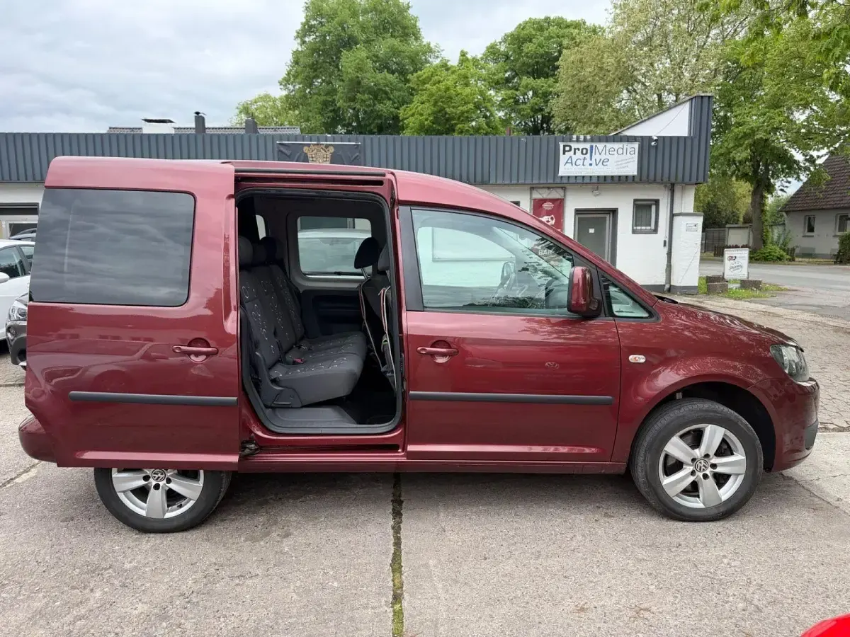 Używany VW Caddy 140 KM (102 kW) 2011 Czerwony Minivan