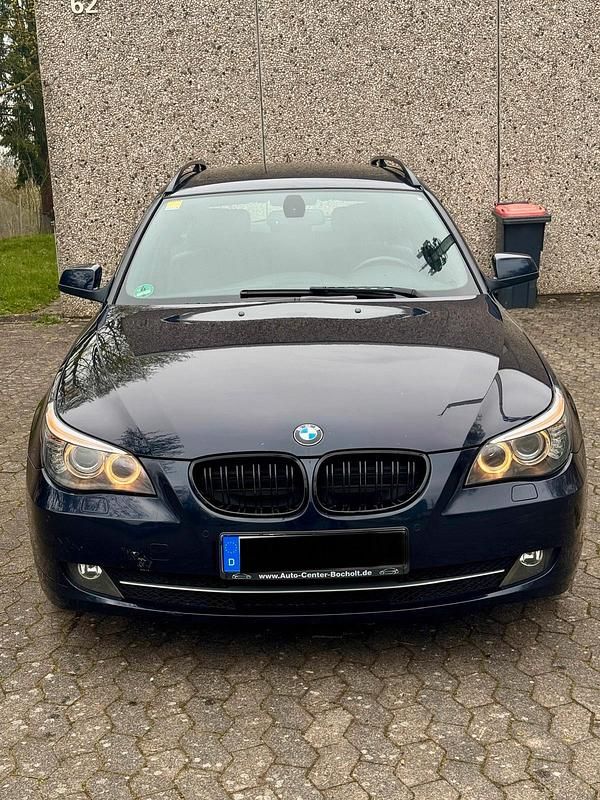 Gebraucht BMW 520 163 PS (119 kW) 2010 Blau Kombi