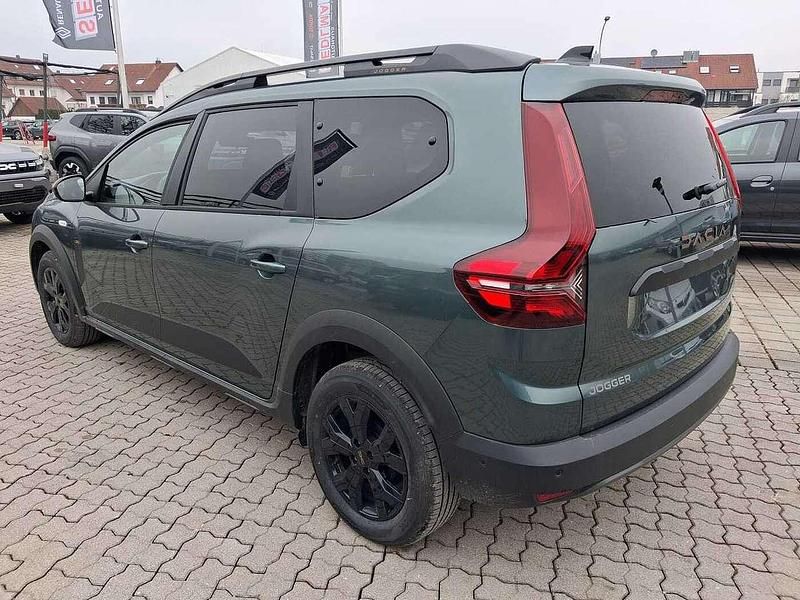 Neu Dacia Jogger Extreme 101 PS (74 kW) 2025 Grün Van / Kleinbus