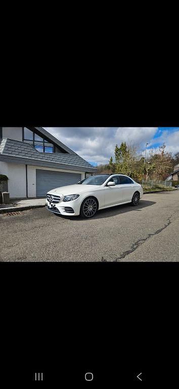 Gebraucht Mercedes E220 AMG 194 PS (142 kW) 2018 Weiß Limousine