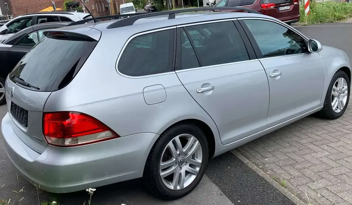 Gebraucht VW Golf VI Comfortline 105 PS (77 kW) 2009 Reflexsilber metallic Kleinwagen