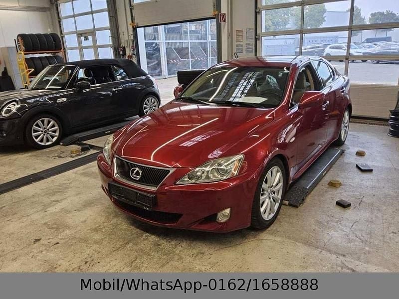 Rot Gebraucht 2008 Lexus IS250 Limousine | 8.799 € (Guter Preis) - Bild 1/4