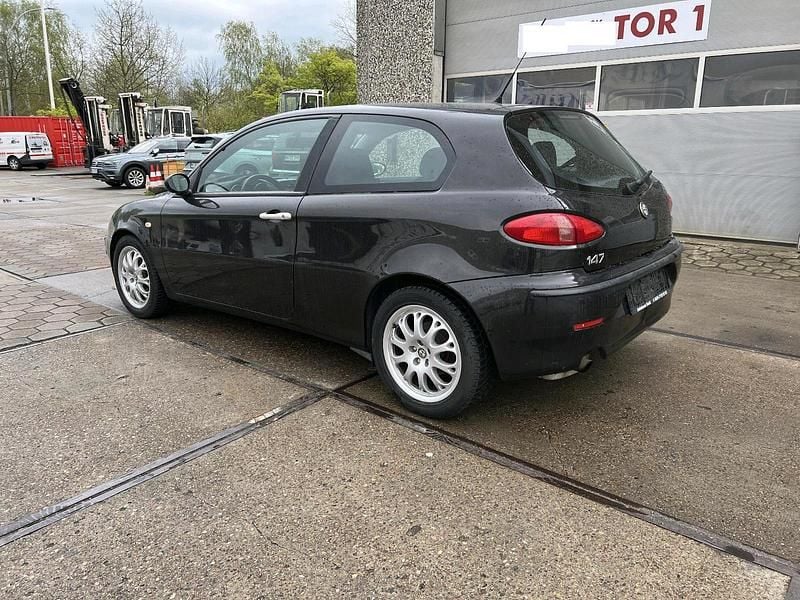 Gebraucht Alfa Romeo 147 120 PS (88 kW) 2003 Schwarz Kleinwagen