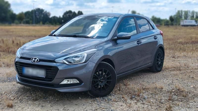 Grau Gebraucht 2017 Hyundai i20 Active Kleinwagen | 7.750 € (Guter Preis) - Bild 1/4