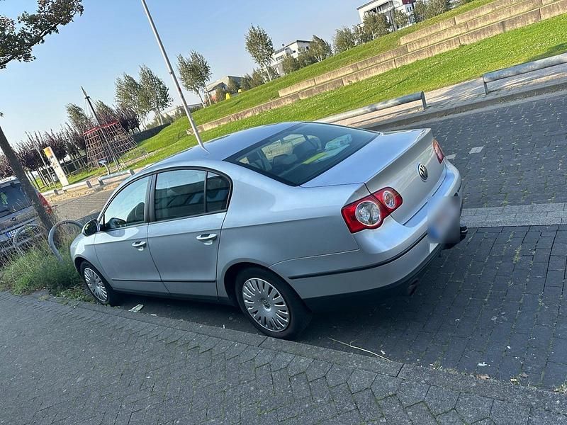 Gebraucht VW Passat 116 PS (85 kW) 2006 Grau Limousine