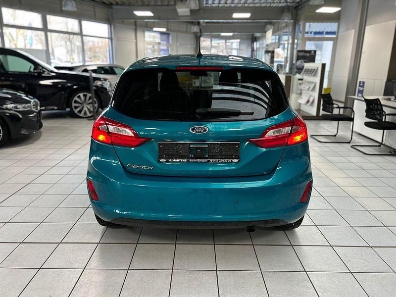 Gebraucht Ford Fiesta Cool & Connect 101 PS (74 kW) 2018 Blau Limousine
