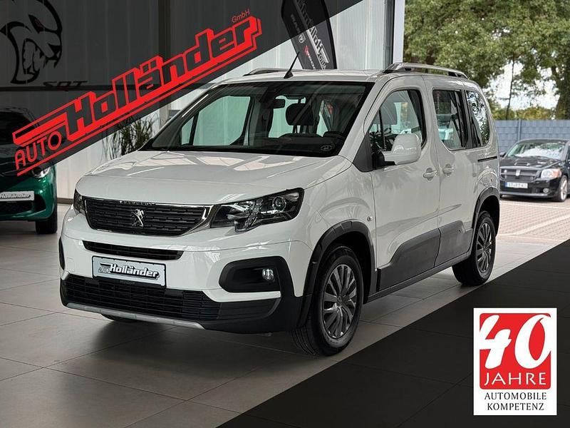 Weiß Gebraucht 2021 Peugeot Rifter Allure Van / Kleinbus | 21.740 € (Teuer) - Bild 1/3