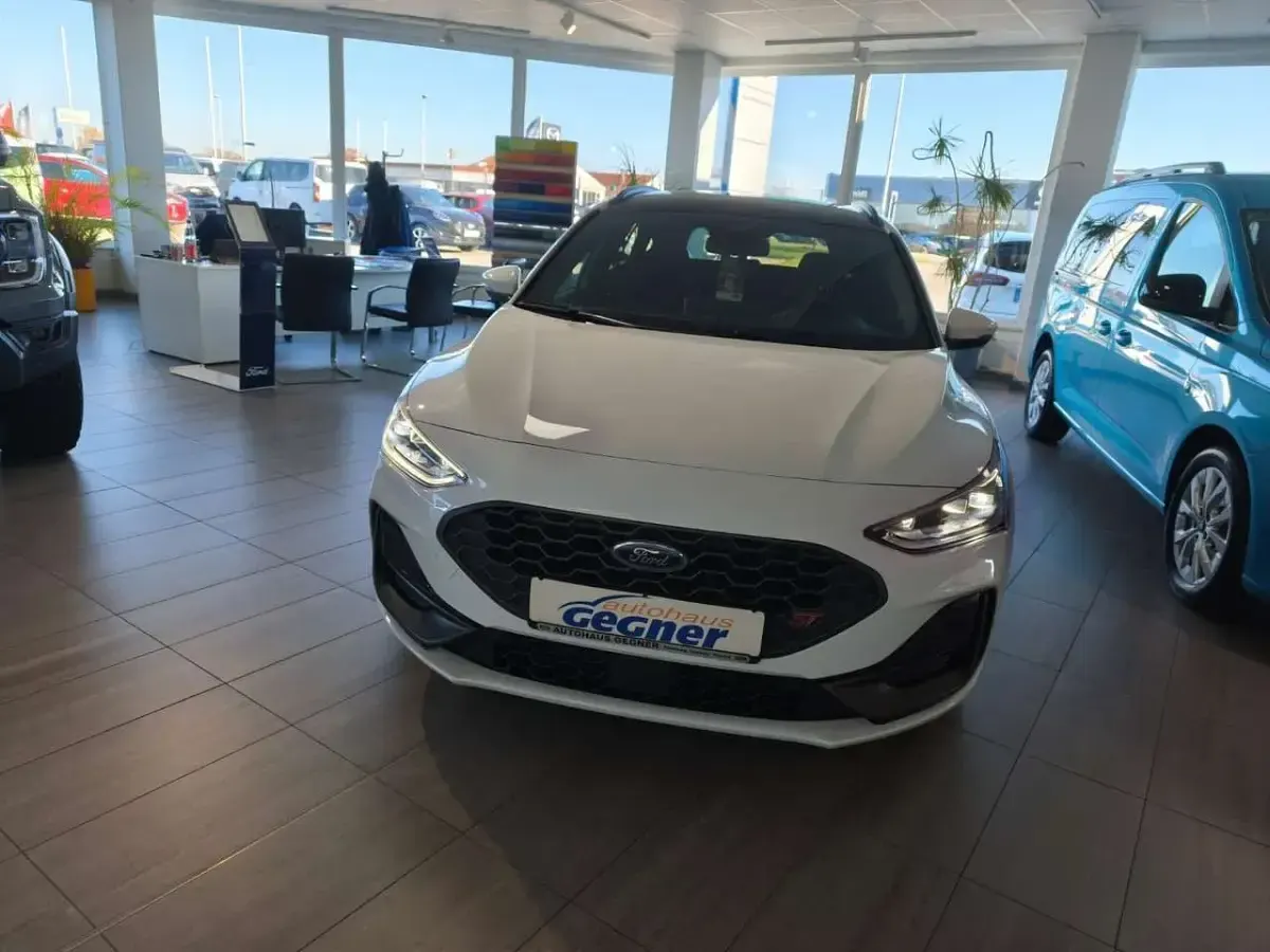 Neu Ford Focus ST 280 PS (205 kW) 2025 Weiß Limousine