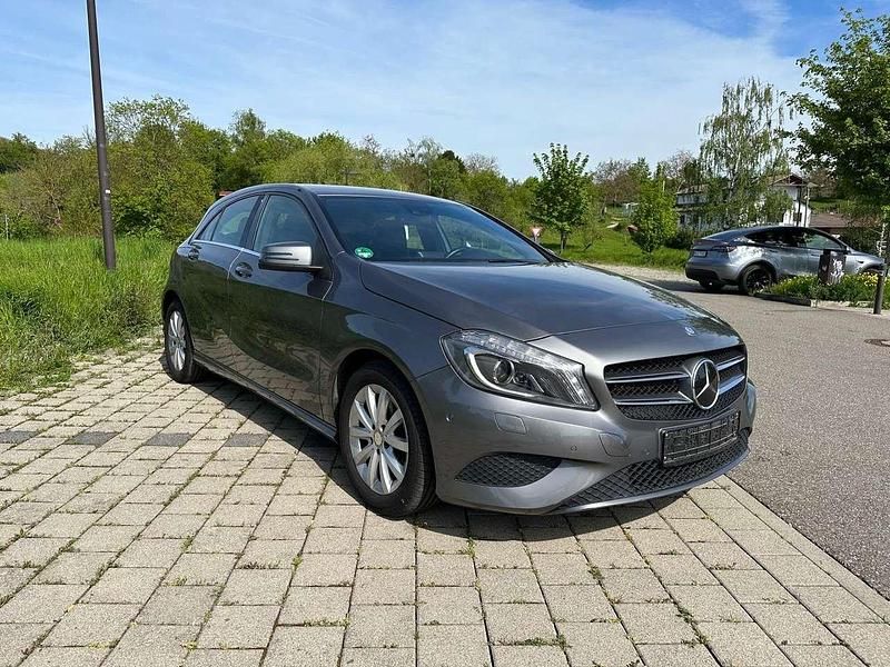 Gebraucht Mercedes A180 122 PS (89 kW) 2013 Grau Kleinwagen