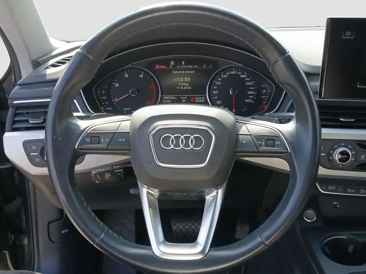 Używany Audi A4 Ambiente 204 KM (150 kW) 2022 Zielony Kombi