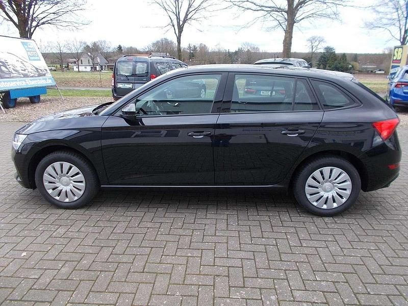 Neu Skoda Scala Ambition 110 PS (80 kW) 2025 Blackmagic perleffekt Kleinwagen