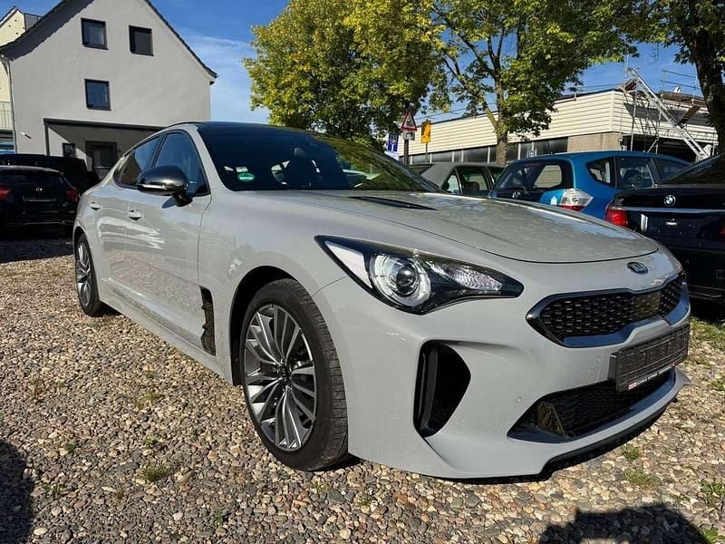 Kreide Gebraucht 2019 Kia Stinger GT-Line Kleinwagen | 24.999 € - Bild 1/4